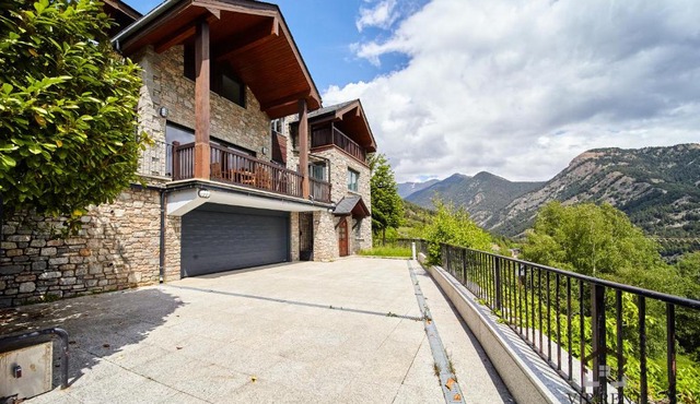 Chalet el Salze lujo con jardin y vistas en la Massana