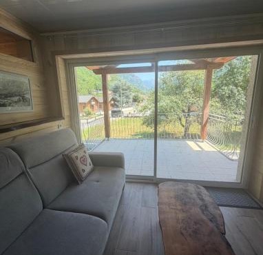 Chalet entièrement rénové avec grande terrasse