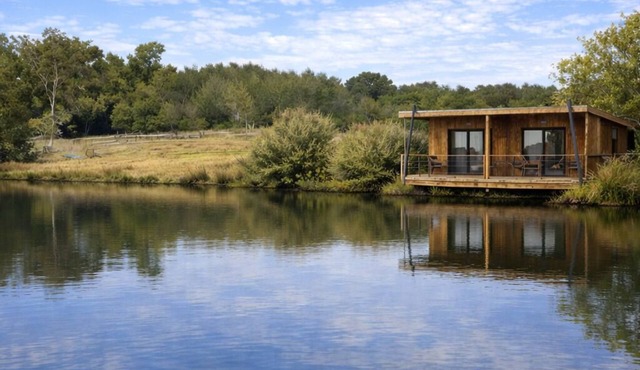 Chalet-Family-Ensuite with Shower-Lake view