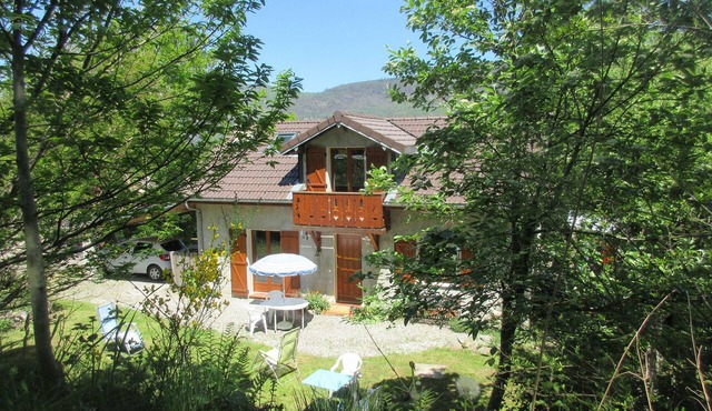 Chalet/Gite "Les Althéas" in a quiet location, mountain view, on the edge of a forest