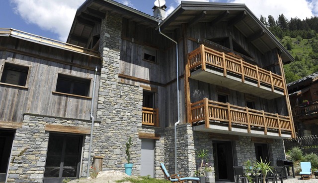 CHALET L' Ours Blanc, luxury 18/20-person chalet, heated sauna jacuzzi, SPA.