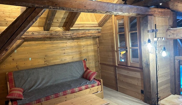 Chalet L'orsett, south-facing with mountain views, resort center, quiet area!