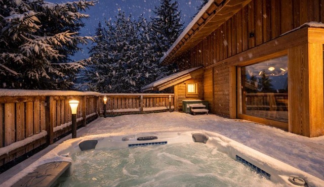 Chalet moderne 5* à Courchevel La Tania - 12 pers, jacuzzi, sauna, skis aux pieds, cheminée, cinéma - FR-1-575-154