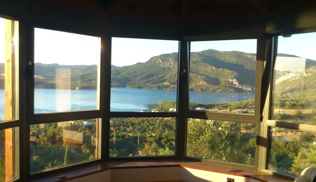 Chalet Para Familias Cerca de Graus. Fantásticas Vistas al Lago y al Pirineo