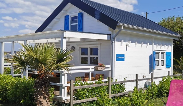 Chalet with sea view, beaches and GR 34 footpath 150 m away, private garden