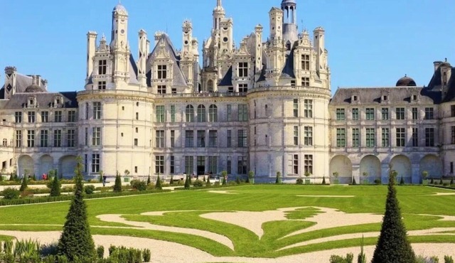 CHAMBORD Apartment with a garden
