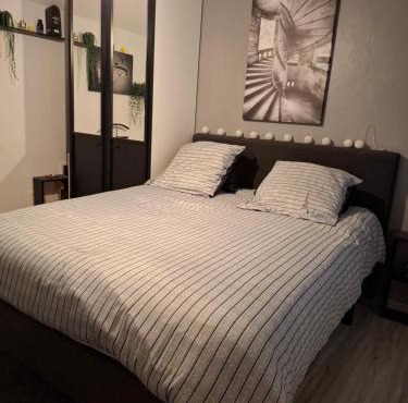 Chambre avec SDB privative et parking MOTO ou VL