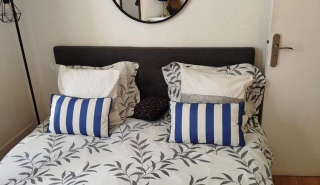 Chambre privée dans un appartement partagé, à 200m des Champs Elysees et de l'Arc de Triomphe