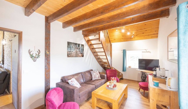 “Chambre Raphaël” Guest Room with Mountain View, Wi-Fi, and Air Conditioning