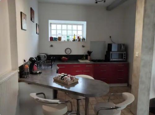Chambre spacieuse dans maison
