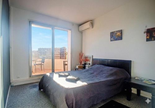 Chambre sur Toit terrasse climatisation Wi-Fi télé connectée Netflix chez l'habitant