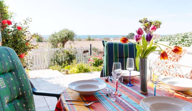 Charming Cottage with Parking, Two Terraces, and Modern Amenities - Pet Friendly