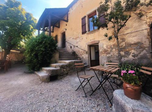 Charmant gîte pour 2 personnes avec piscine en Aveyron