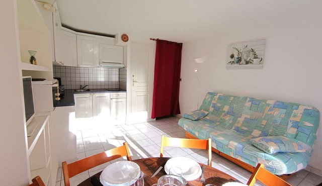 Charming 2BR Apt in Saint-Lary-Soulan with Garden Access & Parking, Sleeps 6