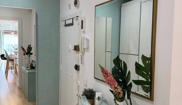 Charming 3-bedroom apartment with WiFi, AC in delightful Barcelona