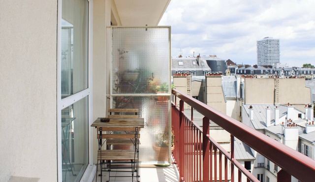 Charming and bright apartment in the 18th