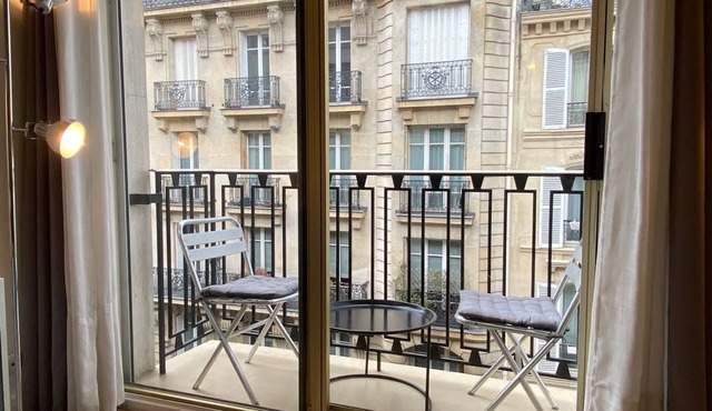 Charming apartment with balcony at Champs-Elysées