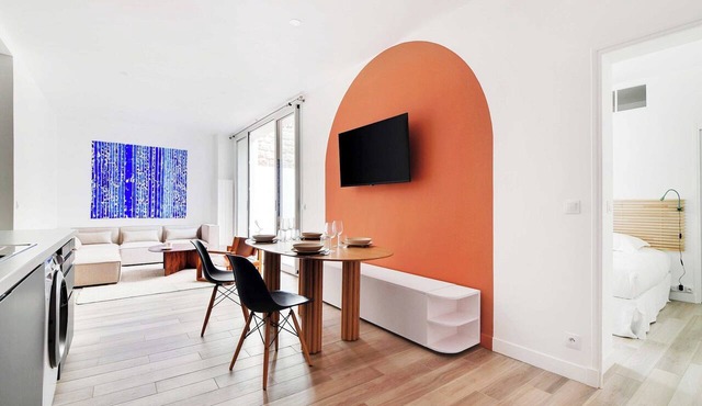 Charming aptt with patio - 2BD/4P - Monceau Park