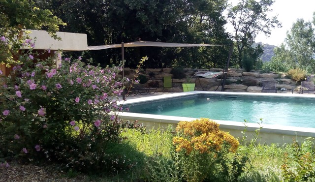 Charming B & B in the farm of the red bridge in Malaucène