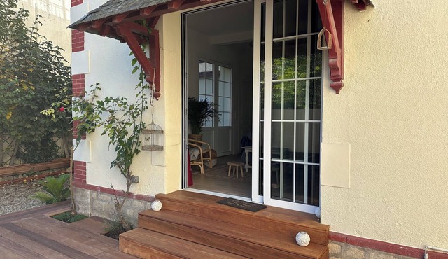 Charming Cabourgeaise house in the center of town, 3 minutes from the beach