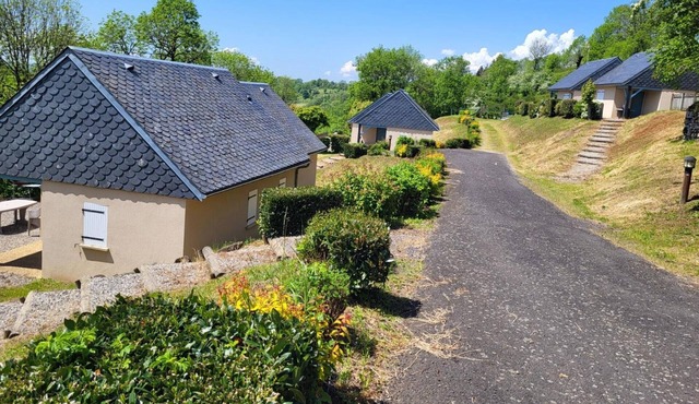 Charming Cottage with Pool Near Cantal Mountains & Truyère Gorges