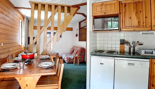 Charming duplex 6 pers, near slopes, north balcony, WiFi