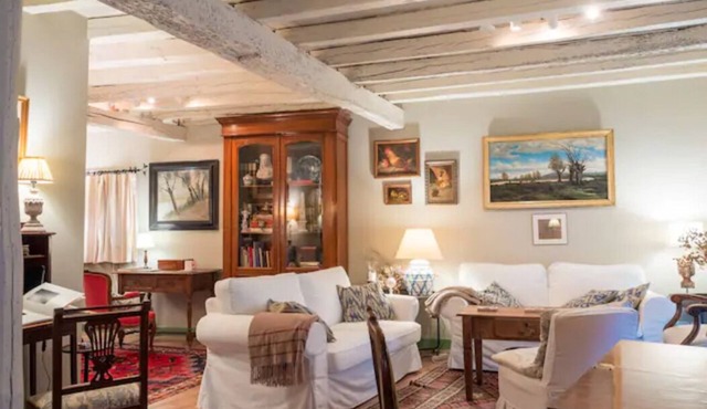 Charming Village House with 5 Rooms in Burgos