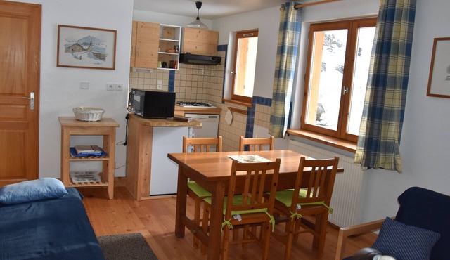 Charming ground floor in chalet with parking and pets allowed