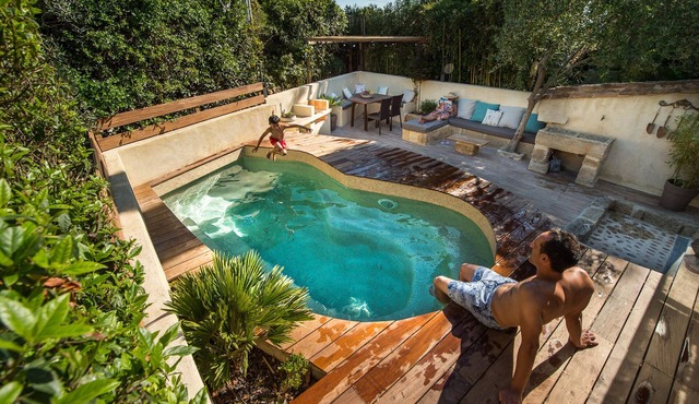 Charming gite in the Camargue with private heated pool and jacuzzi