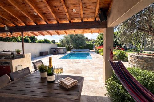 Charming house in Alès with pool & Jacuzzi