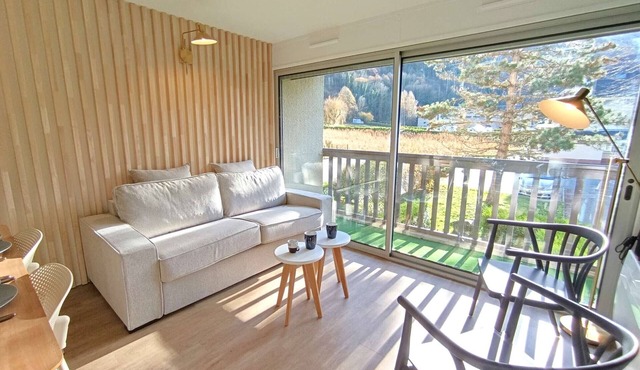 Charming T3 Apt, Sleeps 6, Parking, South-Facing Balcony, Saint-Lary-Soulan