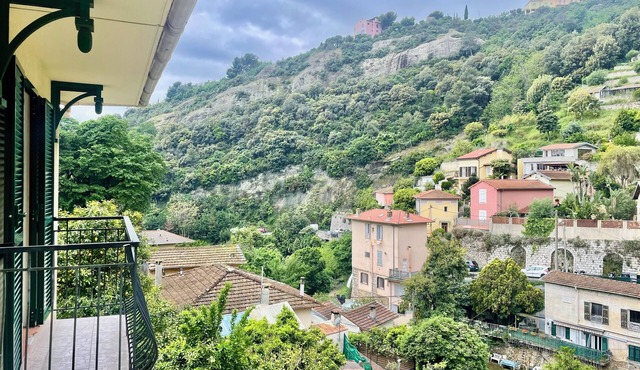 Charming two-room apartment on the heights of Menton, 10 minutes from downtown