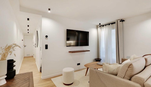Chic Parisian Retreat 2-Bedroom Apartment in the Vibrant 10th Arrond