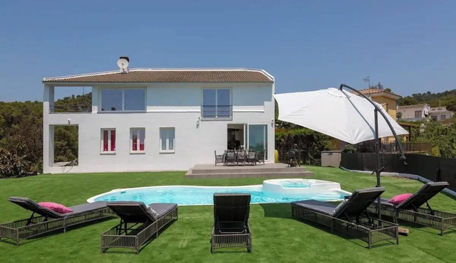 Chillout House, Sea & Mountain view with heated pool 29 c