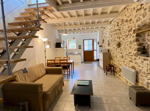 Climatisé, gite La Grange, Terrasse et Vue sur le château de Peyrepertuse