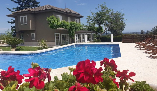 Close to Salou and just steps from the village!