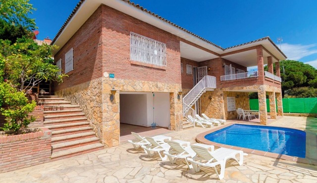 Club Villamar - Groups with an average age equal to or less than 21 years are not allowed!Air con.