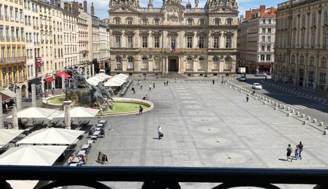Collection Terreaux - No 3 Vue sur la place w AC