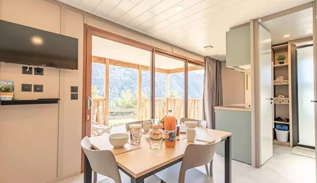 Comfortable, bright chalet in the heart of nature