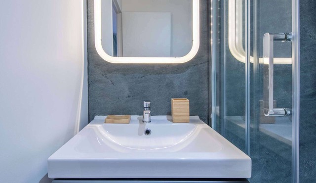 Comfortable Central Paris Studio Retreat