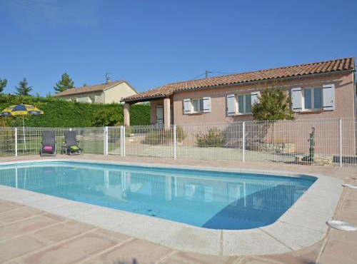 Comfortable villa with swimming pool