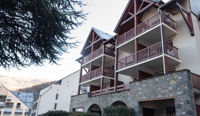 Comfortable Stay in Saint-Lary – 3 Apartment, Terrace, Heated Pool, and Direct Cable Car Access