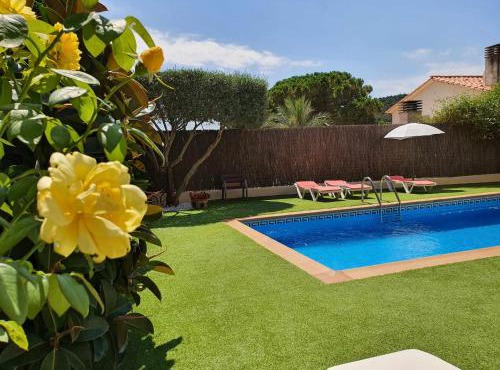COSTA BRAVA SUITES CASA LA BAHIA, piscina privada