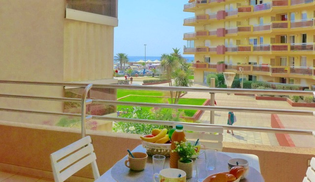 Cosy apartment for 4 guests with WIFI, TV, terrace, pets allowed and parking