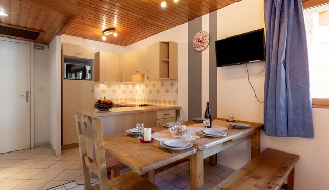 Cosy apartment for 7 guests with WIFI, TV and balcony