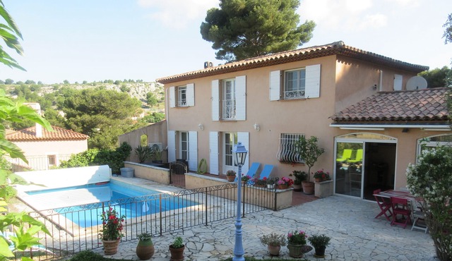 côtebleue villa 10 sleeps 4ch 2bath large swimming pool 800m from the creeks