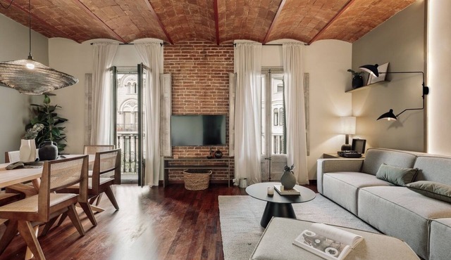 Cotoca - 3 bedrooms and balcony in Eixample Dreta