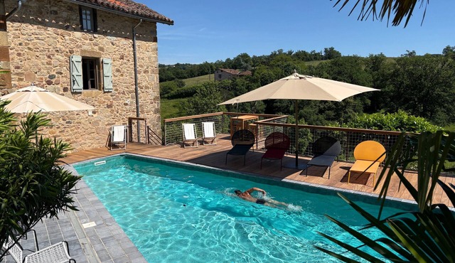 Cottage "Le Pentadou – Le Patio" with Shared Pool, Private Terrace, and Wi-Fi