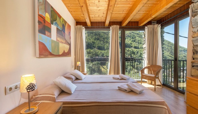 Country House 'Casa Guillem 2' with Lake View, Wi-Fi and Air Conditioning
