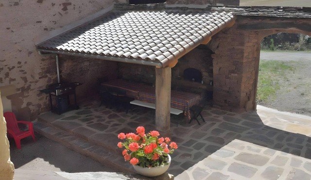 Country House 'Le Mas De Jacquet': Mountain Views, Private Terraces, Wi-Fi